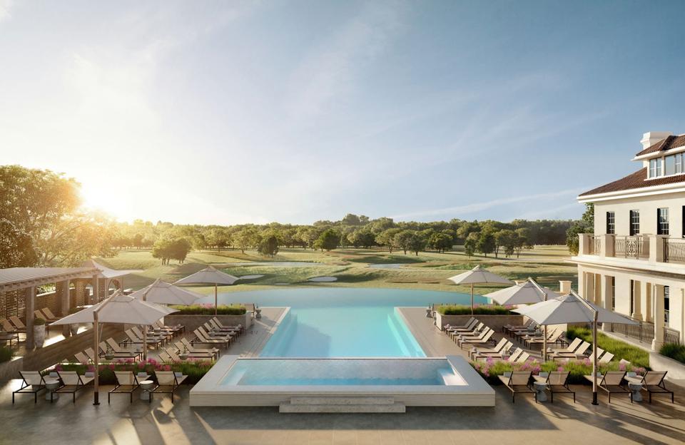 A T shaped infinity pool with green hills in the background