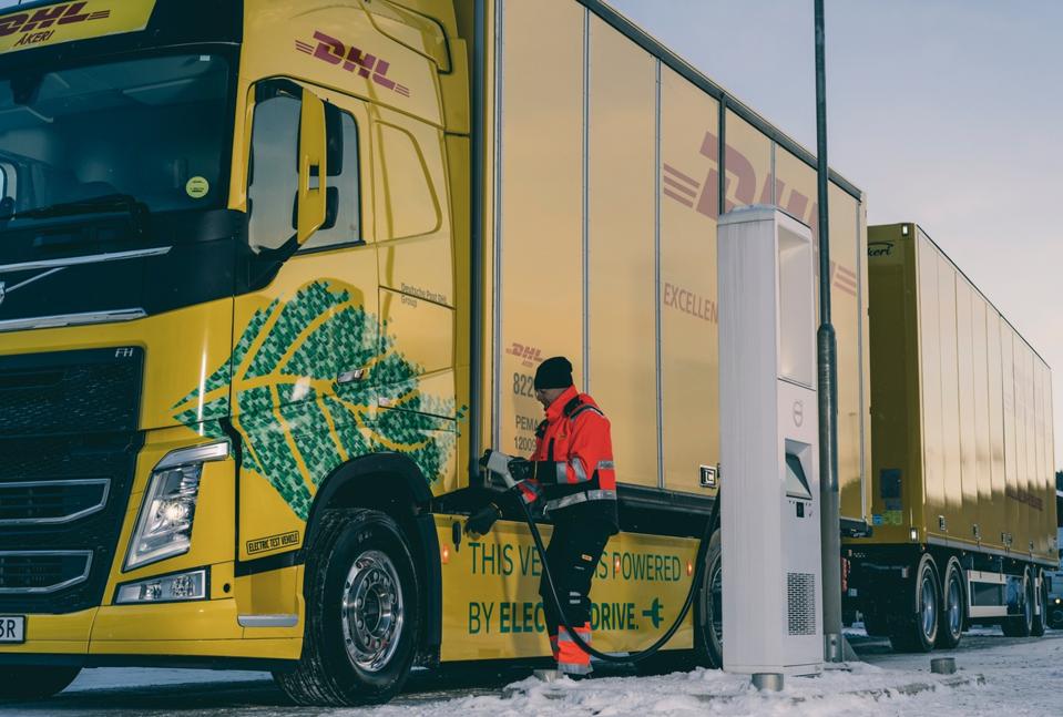 Volvo-Battery-Hydrogen-Trucks