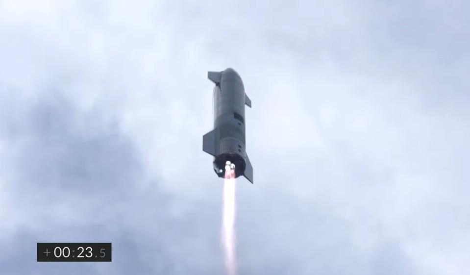 Starship SN10 lifting off