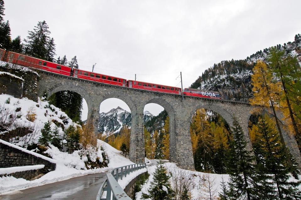 Schweiz. Albula-Korridor. Gletscher Express Zug