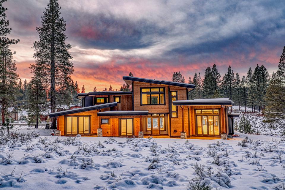 new luxury home at gray's crossing truckee at 11040 Ghirard Road california