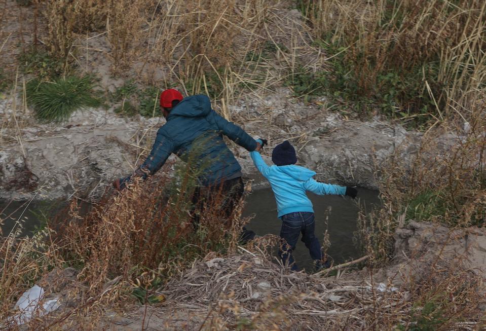 TOPSHOT-MEXICO-US-MIGRANTS-BORDER