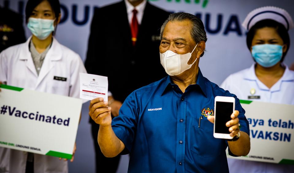 Malaysian PM Muhyiddin receives the first dose of Covid-19 vaccine