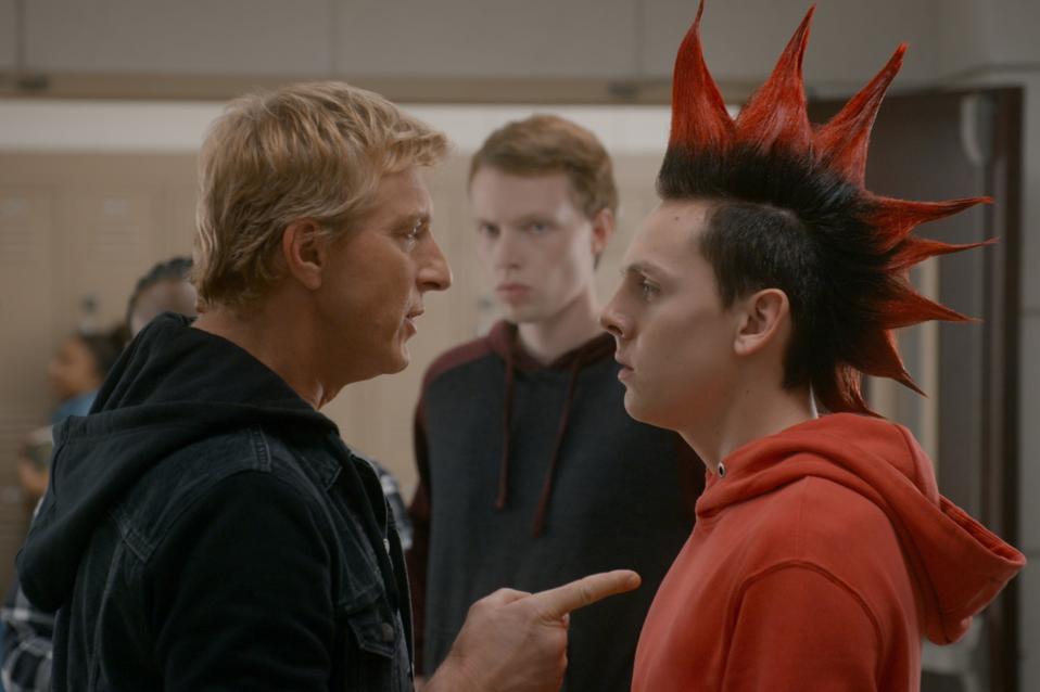 COBRA KAI (L to R) WILLIAM ZABKA as JOHNNY LAWRENCE and JACOB BERTRAND as ELI of COBRA KAI Cr. COURTESY OF NETFLIX © 2020