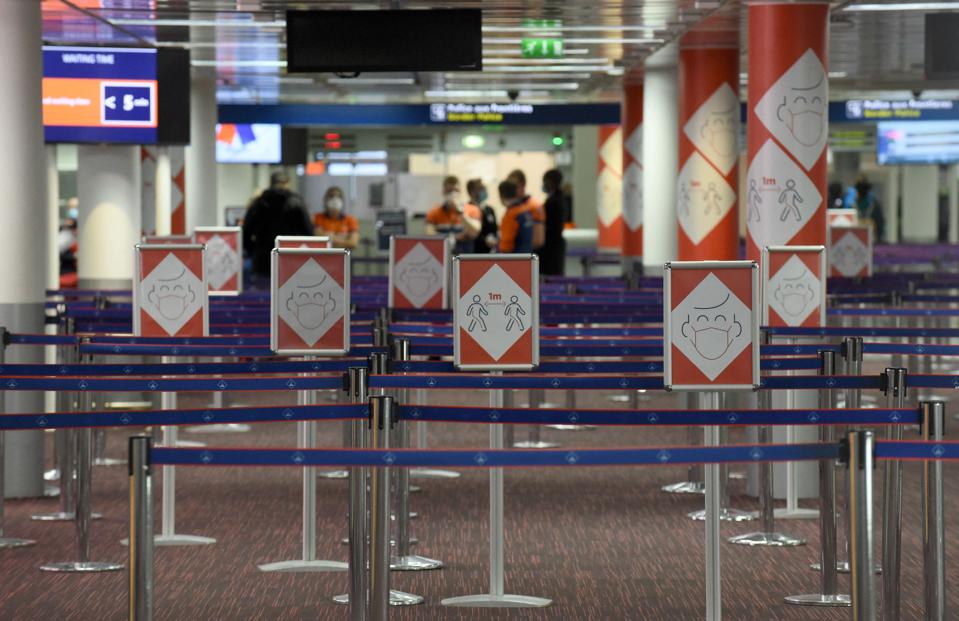 FRANCE-TRANSPORT-AIR-HEALTH-VIRUS