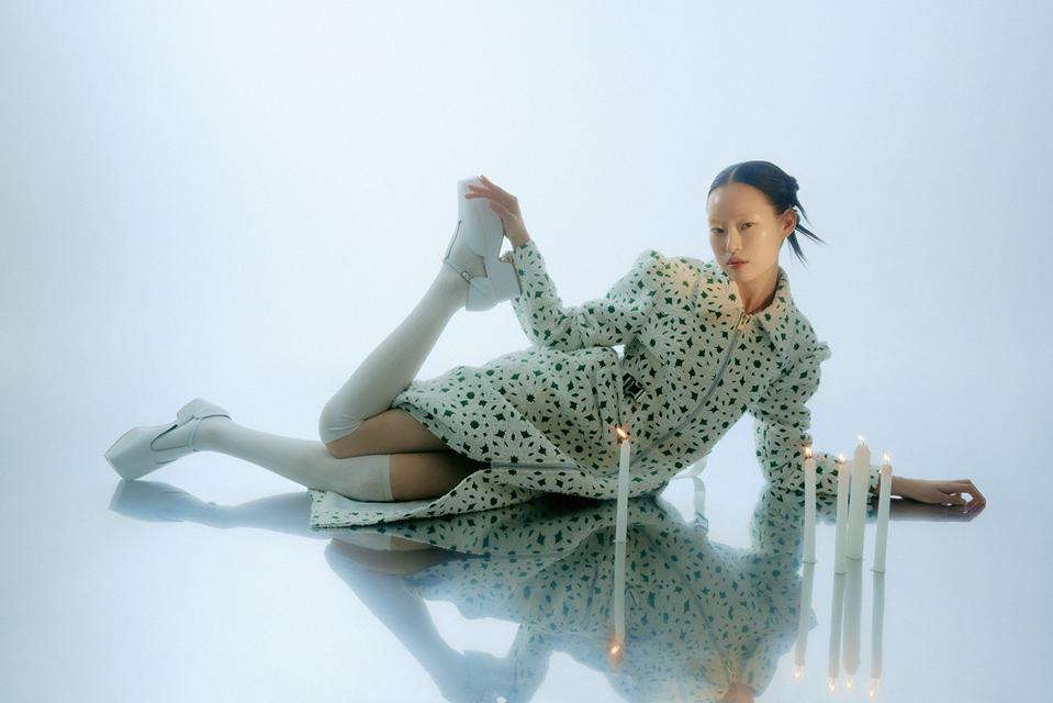 FW21 EDWARD의 크리스마스 룩, 민주 김.