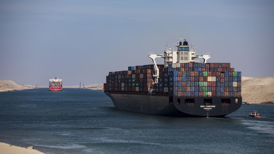 Boat Stuck In Suez Canal Jvbimzgmmrvu9m / Shipping losses mount from