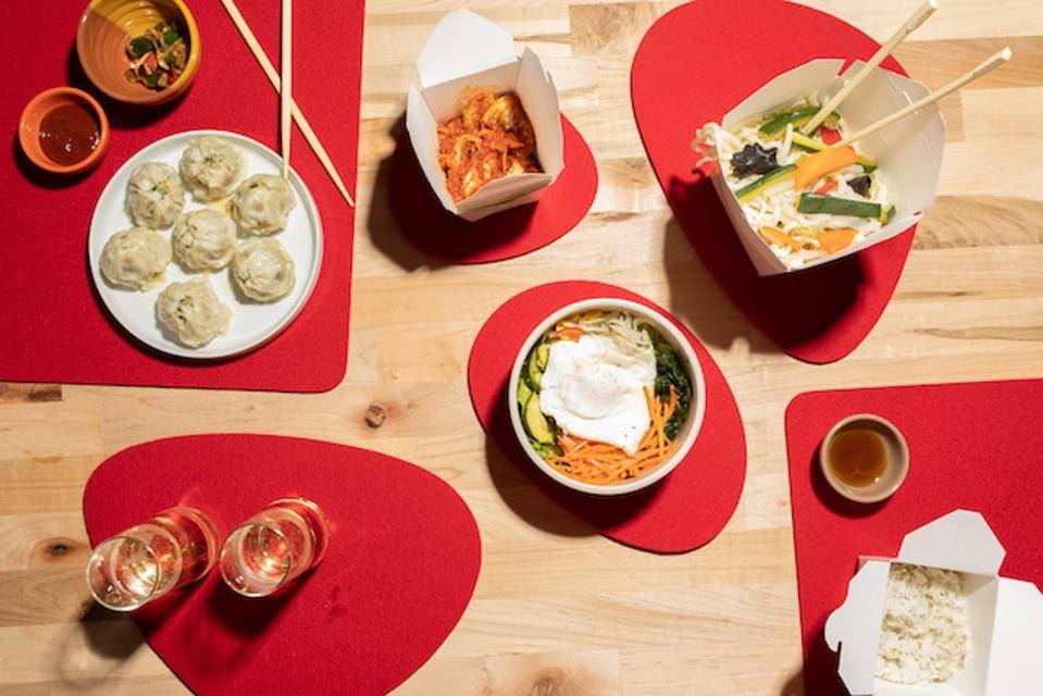 Colorful, eye-catching trivets and placemats