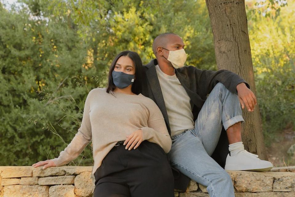 Cotton and linen masks that offer comfort, filtration and breathability