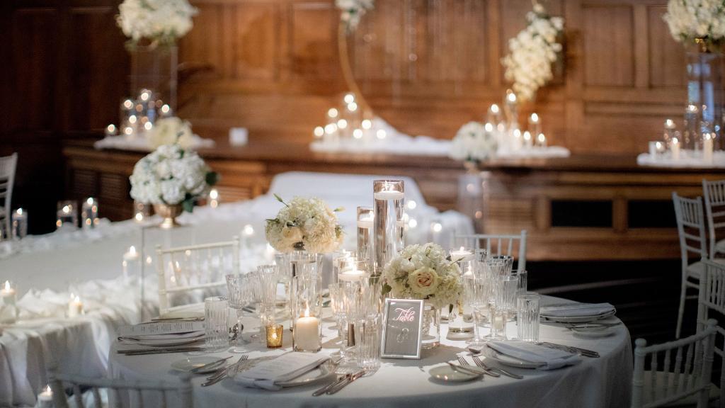 Lotte's Garam King says couples can pick from three concepts: blanc et blanc, blush bliss and regal reverie.