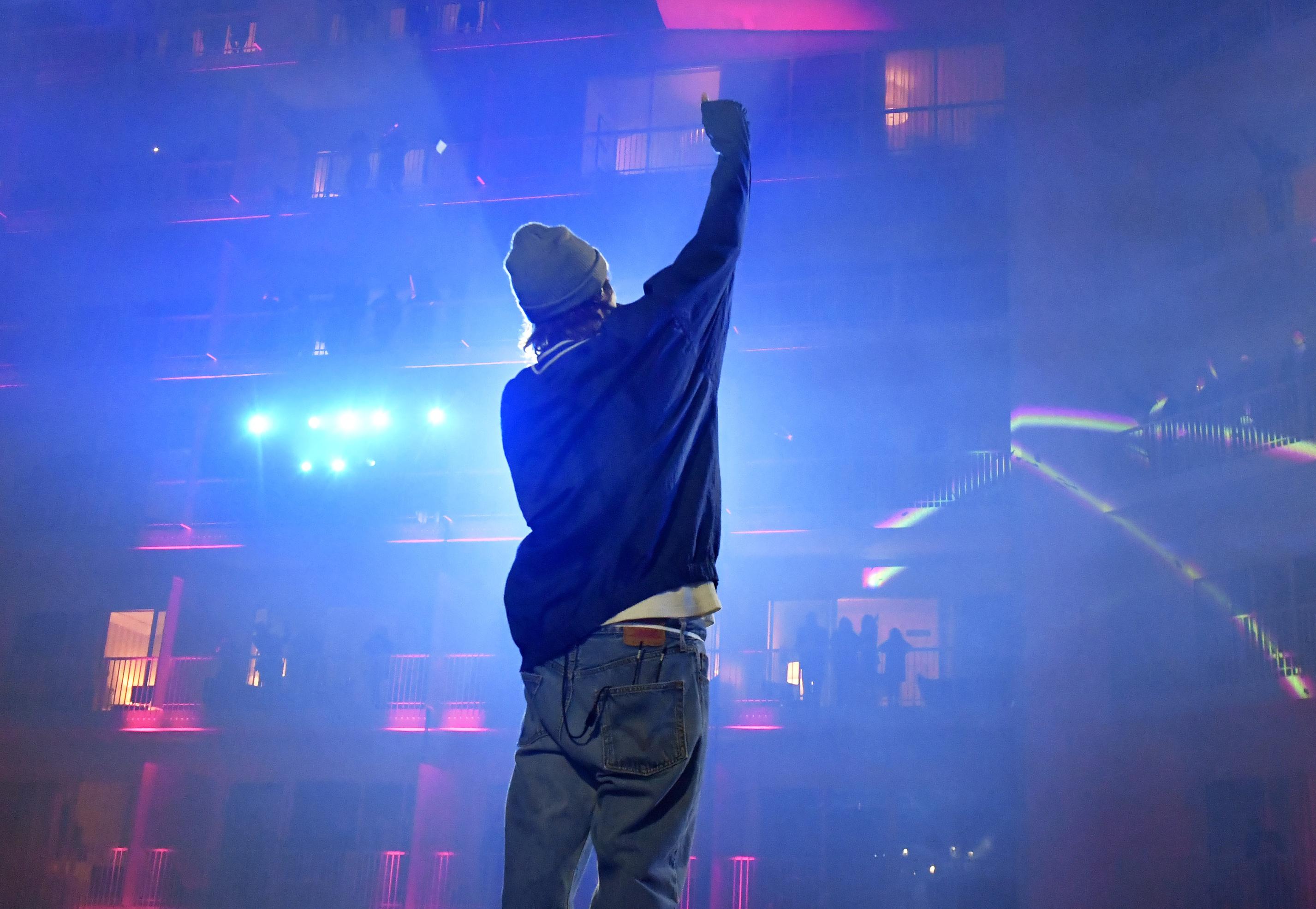 Justin Bieber Returns To No. 1 On The Albums Chart, Beating Demi Lovato By A Tiny Sum - Vimarsana News