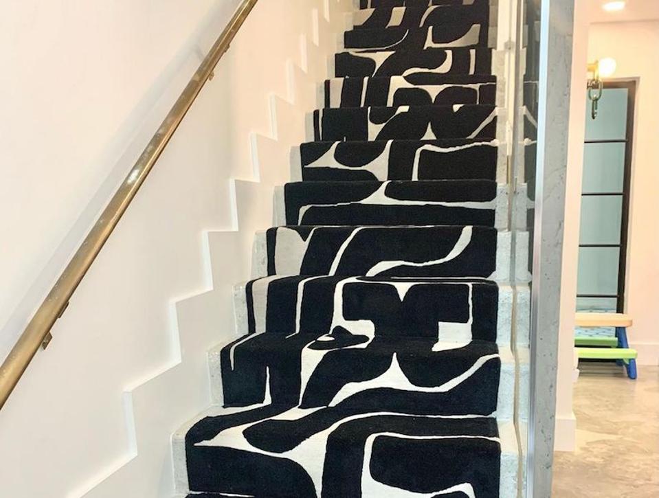 A black and white rug on a staircase