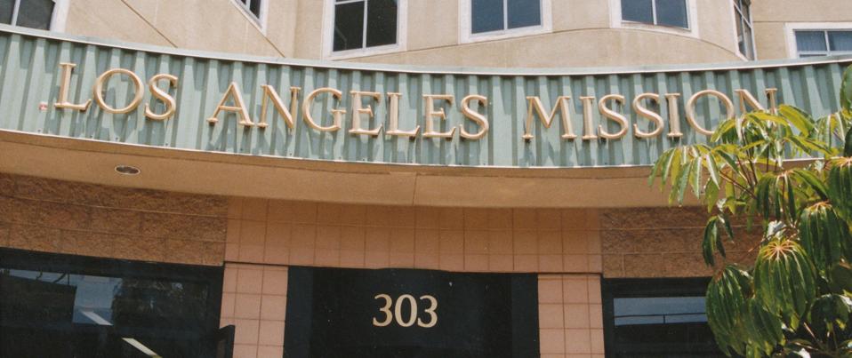 The front of a building that says ″Los Angeles Mission″