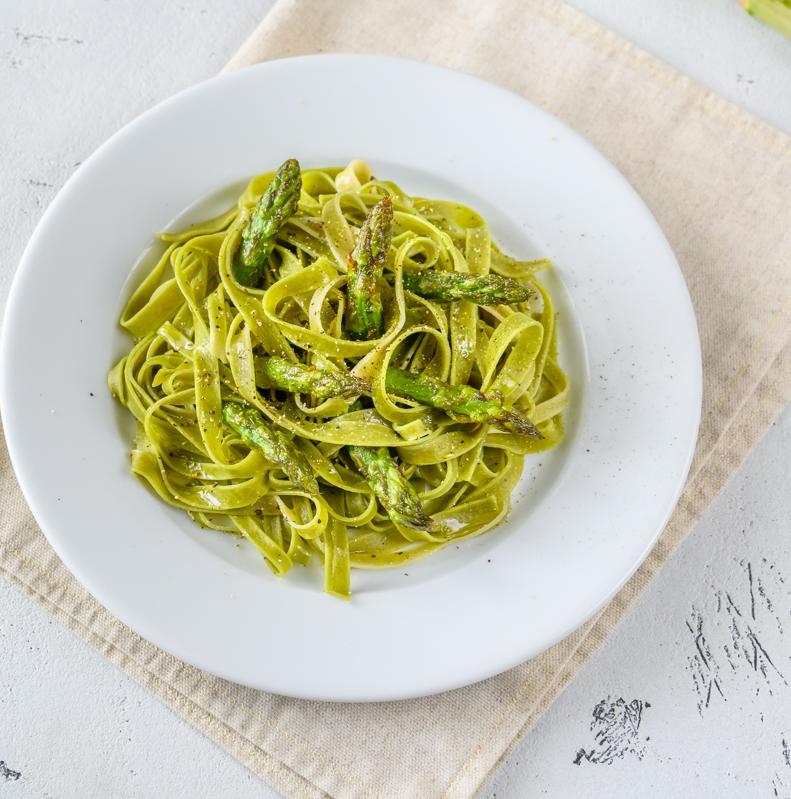 Pasta with asparagus.