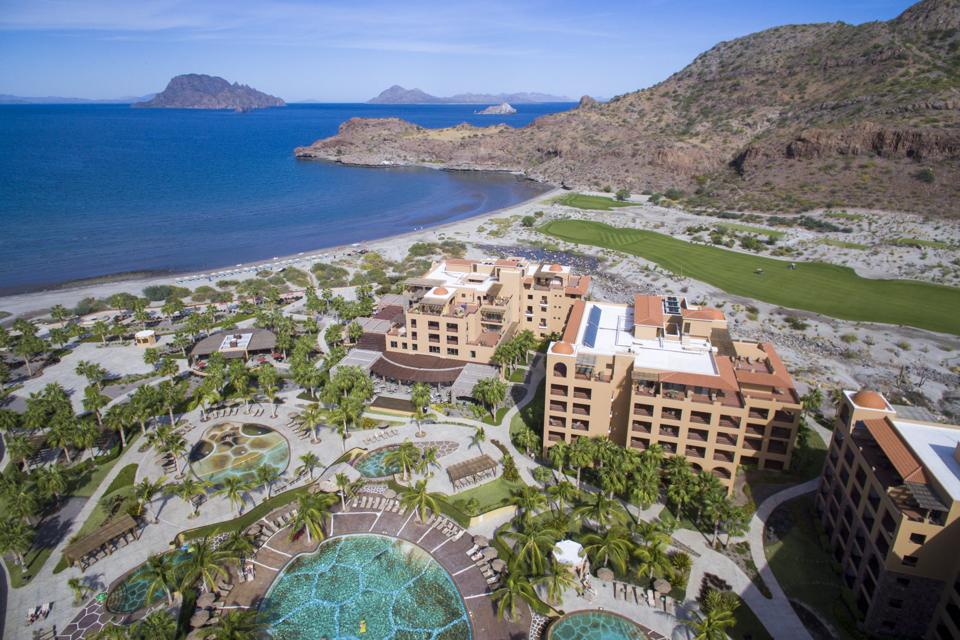 The exterior of the resort Villa del Palmar.