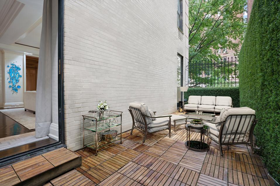outdoor patio terrace at 625 Park Avenue, Apt 1A-D