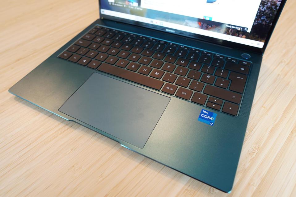The MateBook X Pro 2021 keyboard and trackpad