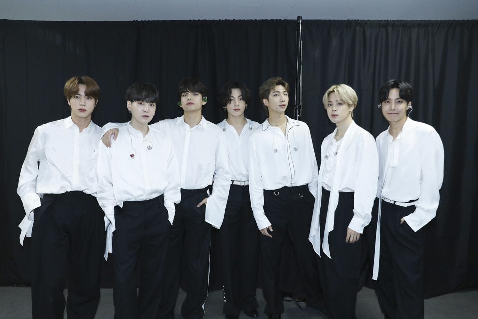 2020 American Music Awards - Backstage