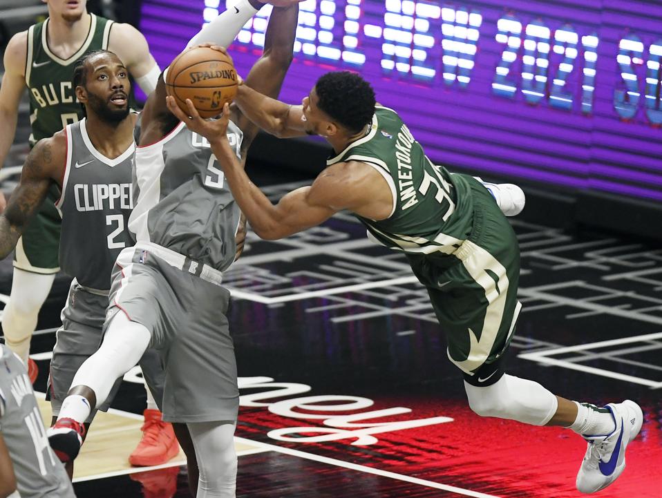 Milwaukee Bucks v Los Angeles Clippers