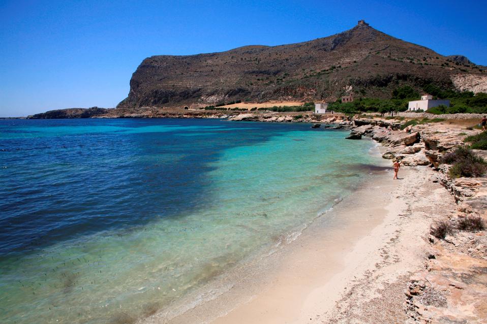 Spiaggia di Punta Lunga. Isola di Favignana. Isole Acadian. Sicilia. Italia
