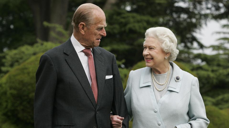 ‘Incredibly Stoic’ Queen Elizabeth II Is Feeling ‘A Huge Void’ Since Prince Phillip’s Death 3 Queen & Duke of Edinburgh Diamond Wedding Anniversary