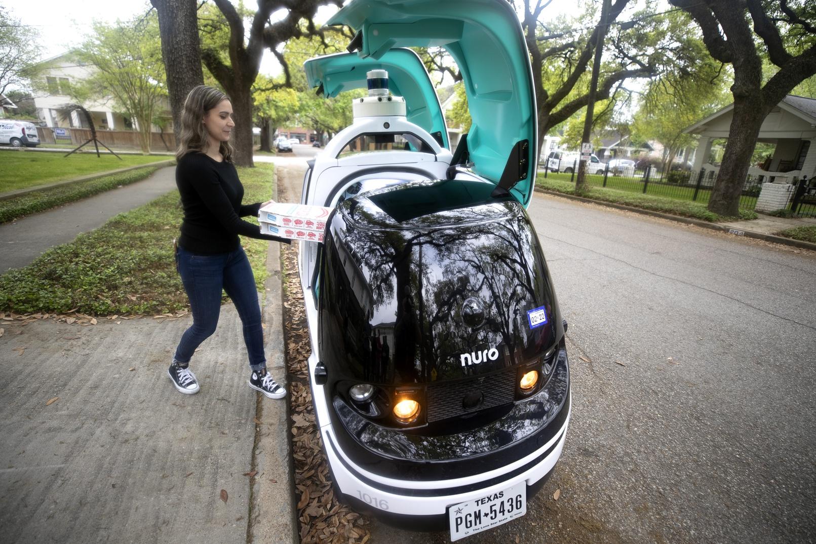 Pepperoni For The Robot: Domino’s, Nuro Test Autonomous Pizza Delivery 5 Dominos-Nuro-pizza-robot-delivery