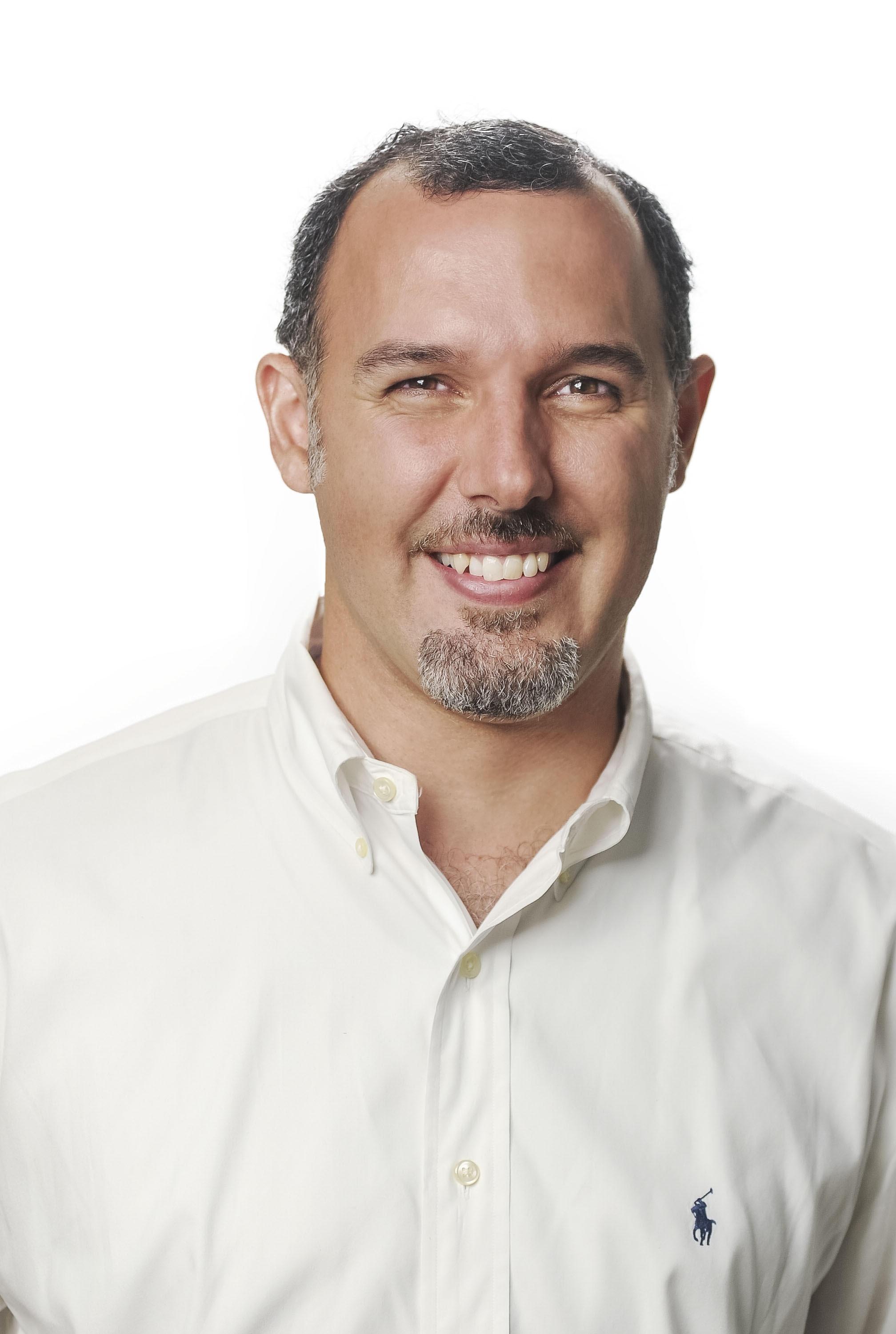 Headshot of Santi Subotovsky, a general partner at Emergence Capital.