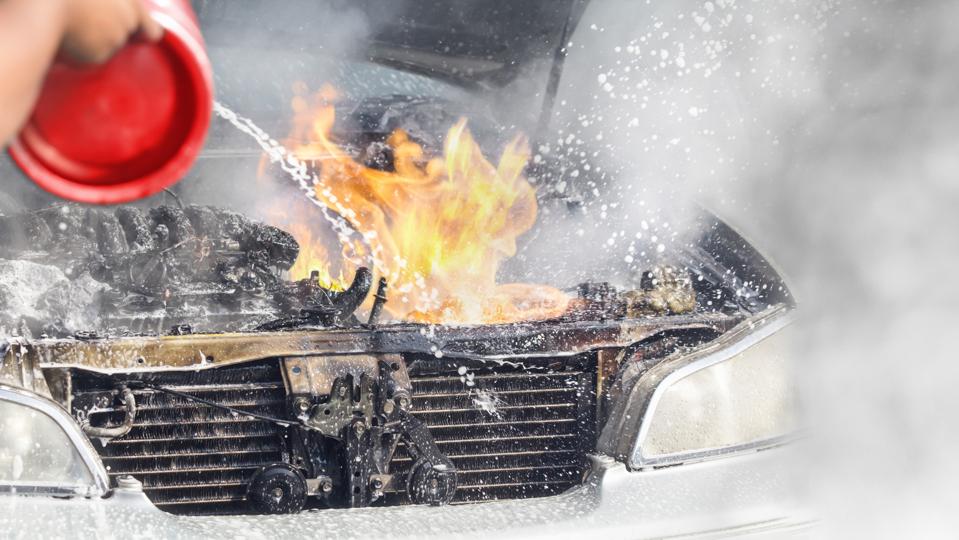 Car burning at parking lot because electrical short problem