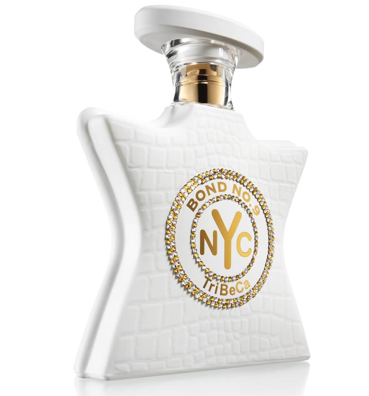 Bond n ° 9 TriBeCa Swarovski. A sexy, sophisticated and young floriental, just like the people of TriBeCa. Notes: Cocoa, Green Hazelnut, Jasmine Sambac Absolute, Cedarwood, Ambroxan, Moss and Caramel.