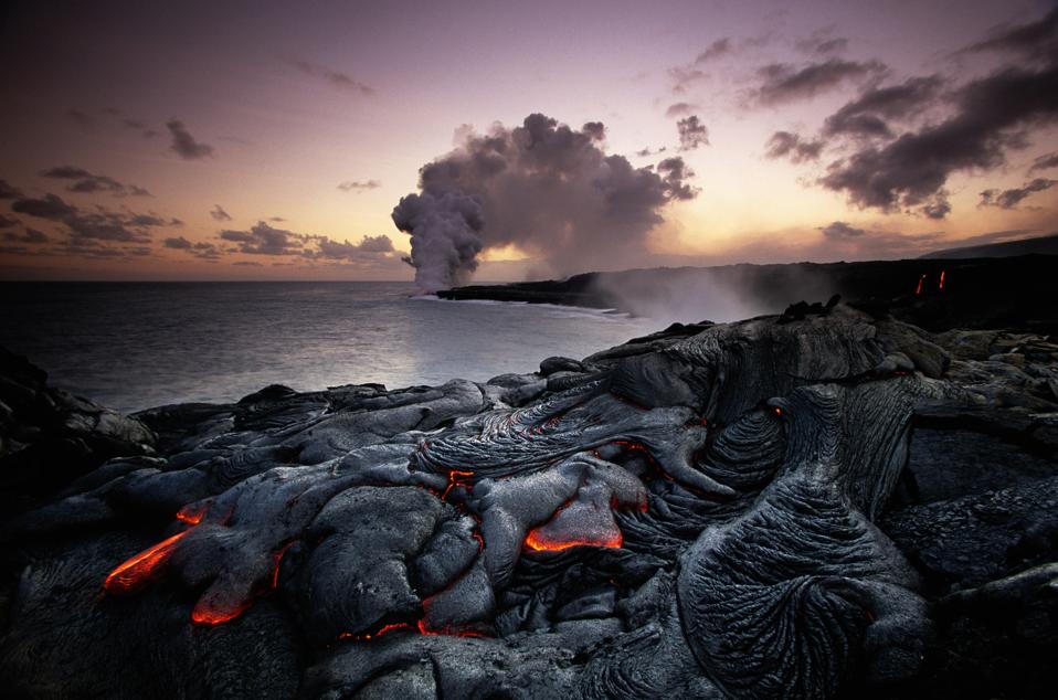 USA, Hawaii, Volcanoes National Park, Kilauea erupting