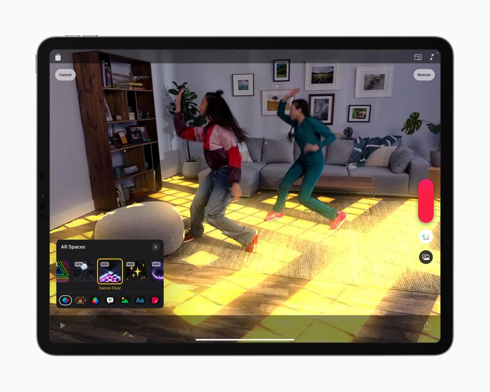 The new cameras and the M1 chip can turn your living room into a disco with Clips.