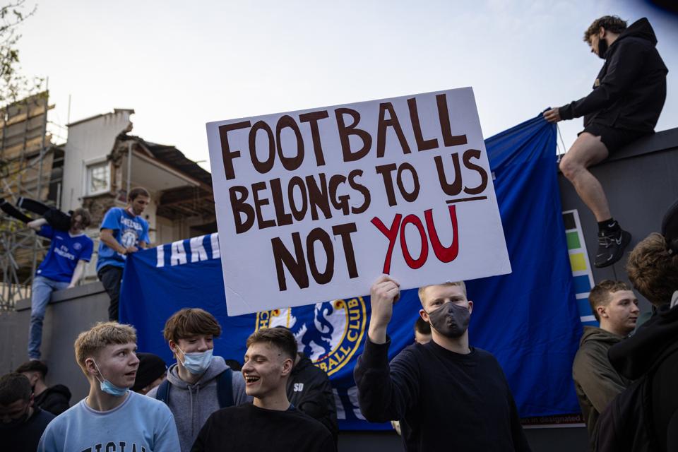 Os fãs respondem às notícias da Super League de futebol