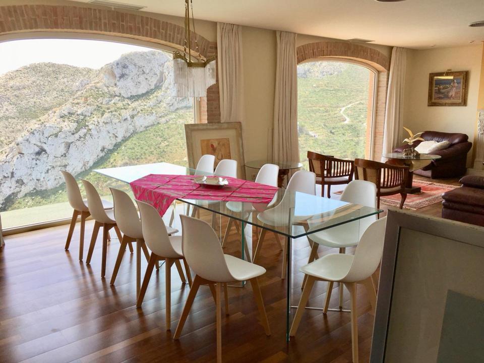 Granadella Javia Casa de lujo en un acantilado con vistas a España