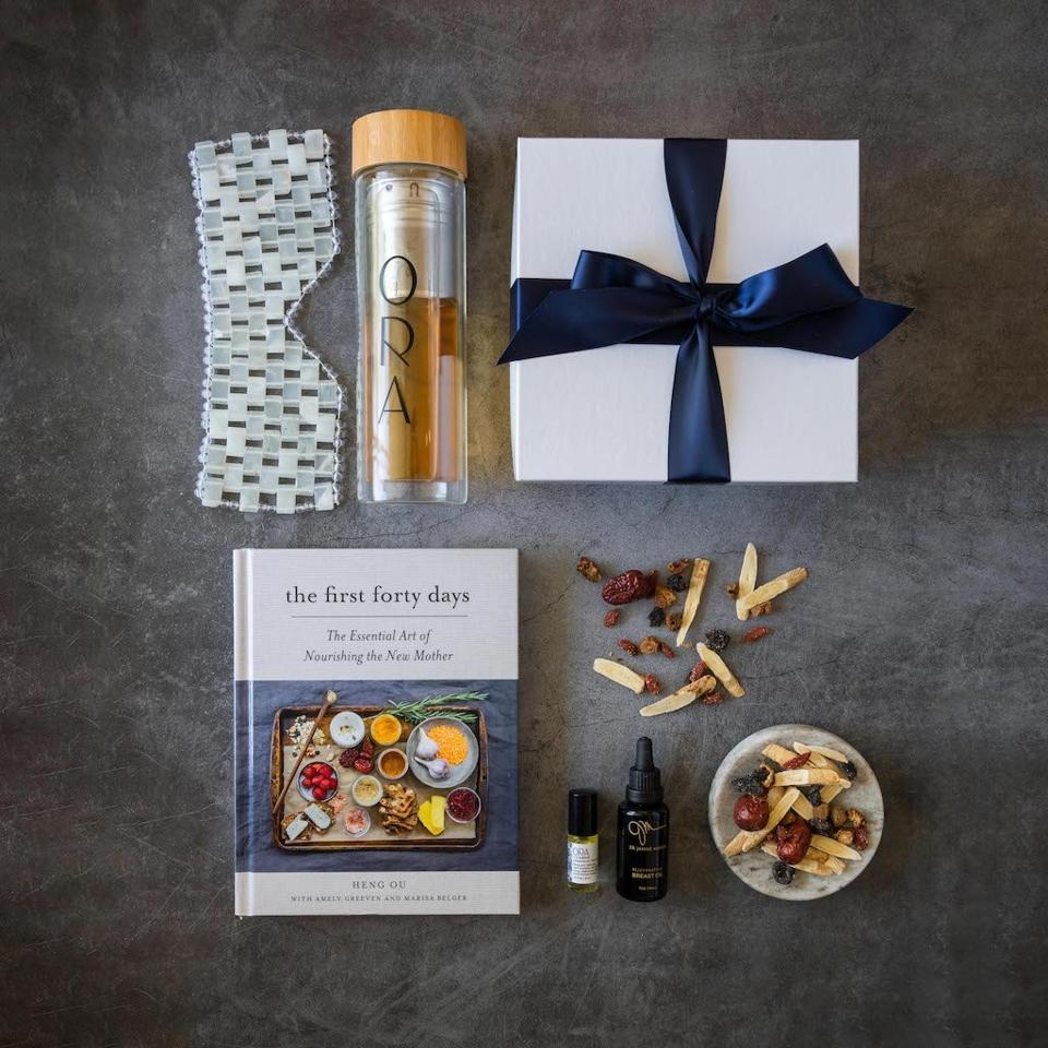 Gift For Mother : 340 Mother S Day Gift Ideas In 2021 Unique Mothers Day Gifts Mother S Day Gifts Mothers Day : Mother's day 2021 falls on sunday, may 9, which means you still have time to scoop up some real goodies for the woman who.