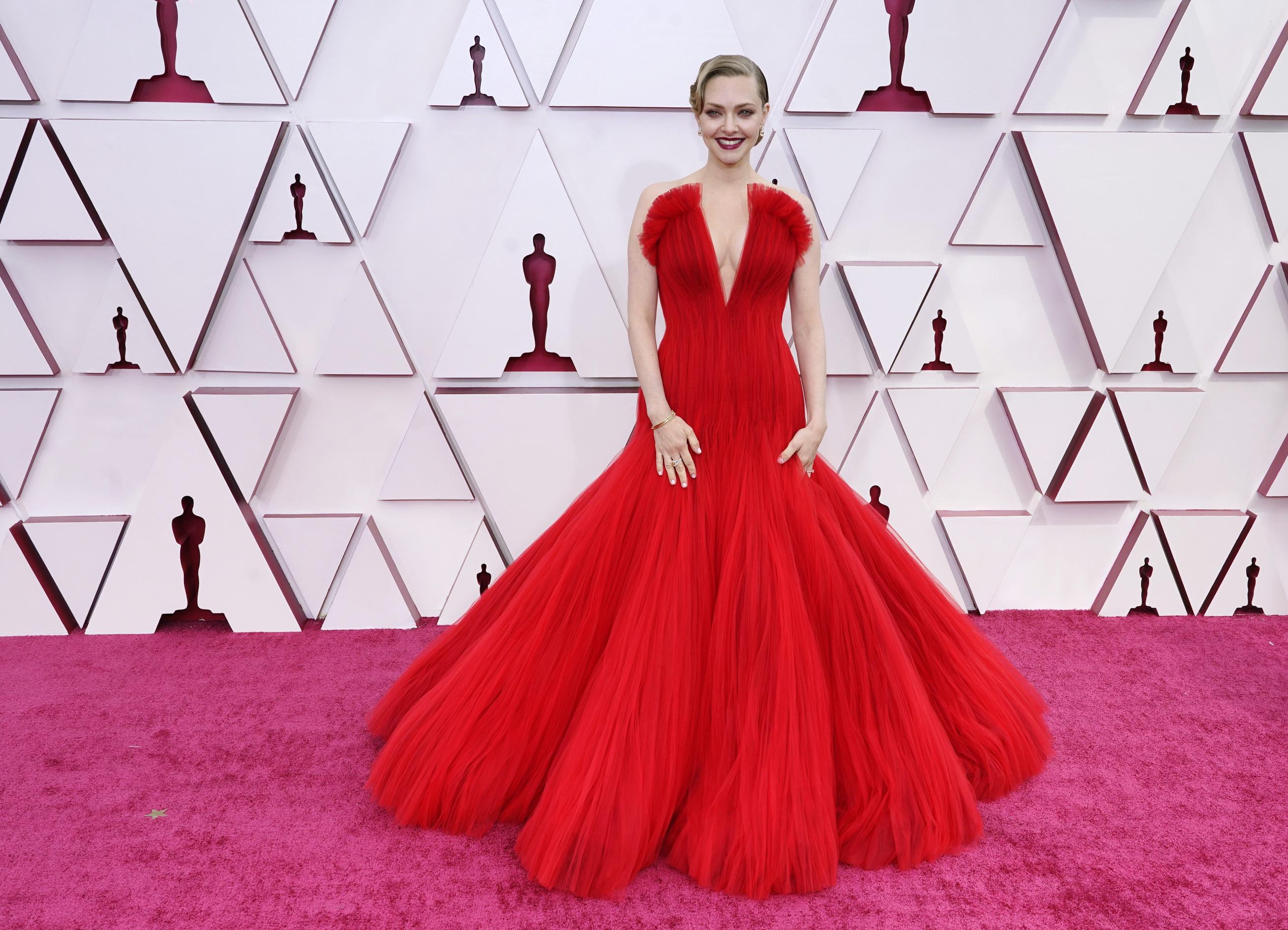 Oscars 2021: The Best Of The Red Carpet - Vimarsana News