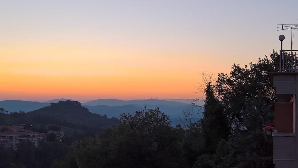 Wschód słońca i góry