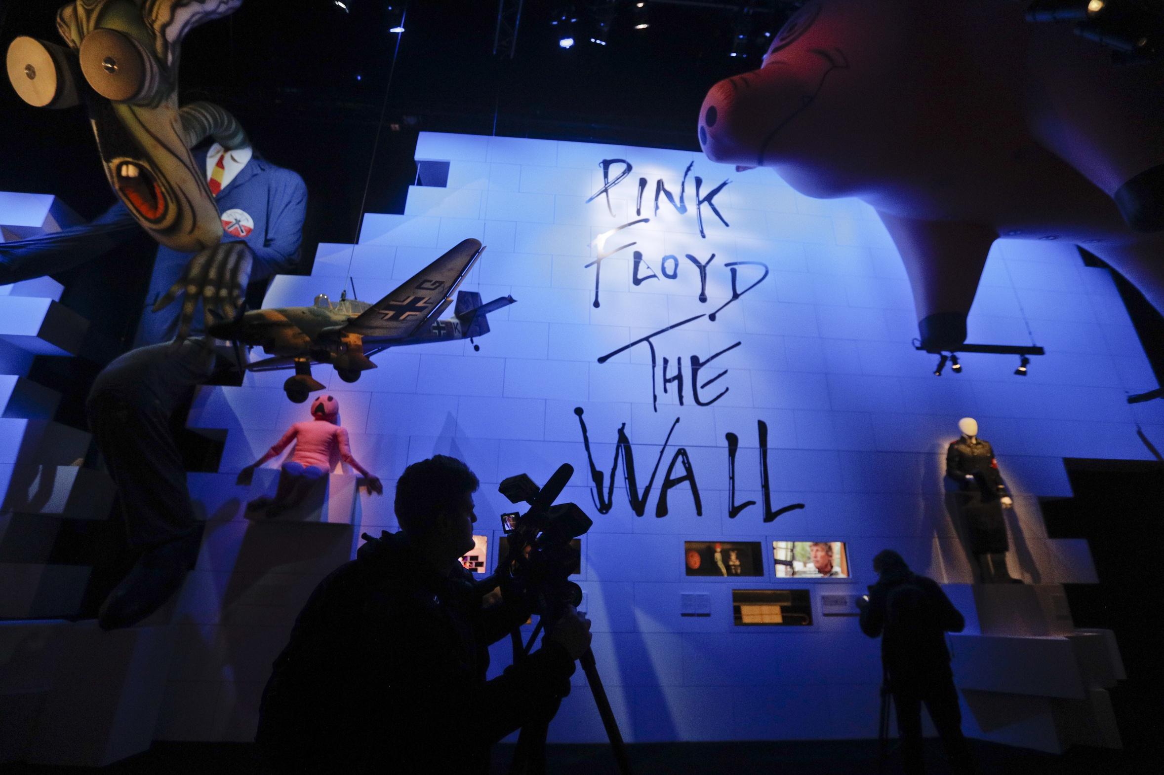 Another Brick In The Great Wall: Pink Floyd Move Into China - Vimarsana News