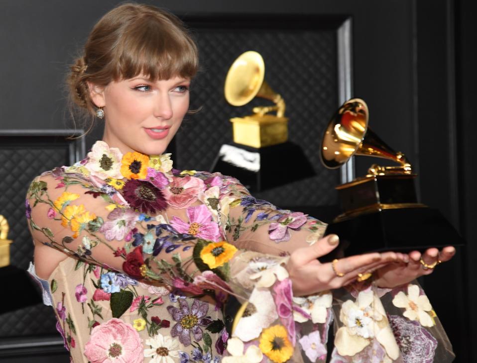 2022 Grammy Preview Taylor Swift Could Dominate The Country Awards
