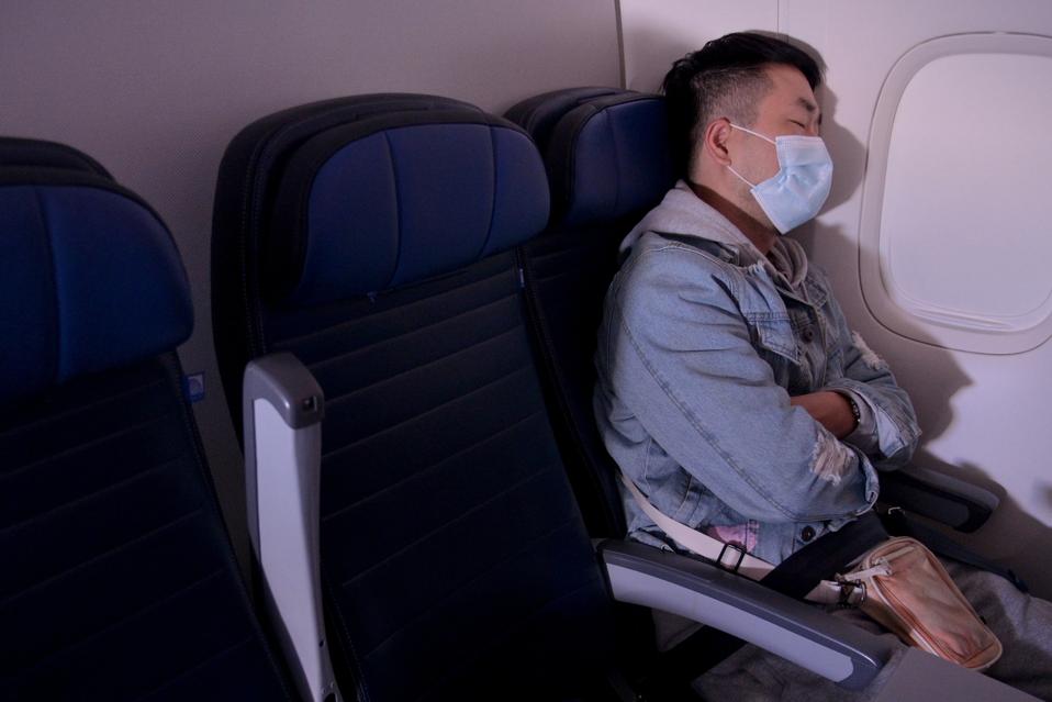 La pandemia de coronavirus continúa arrastrando a la industria de los viajes aéreos