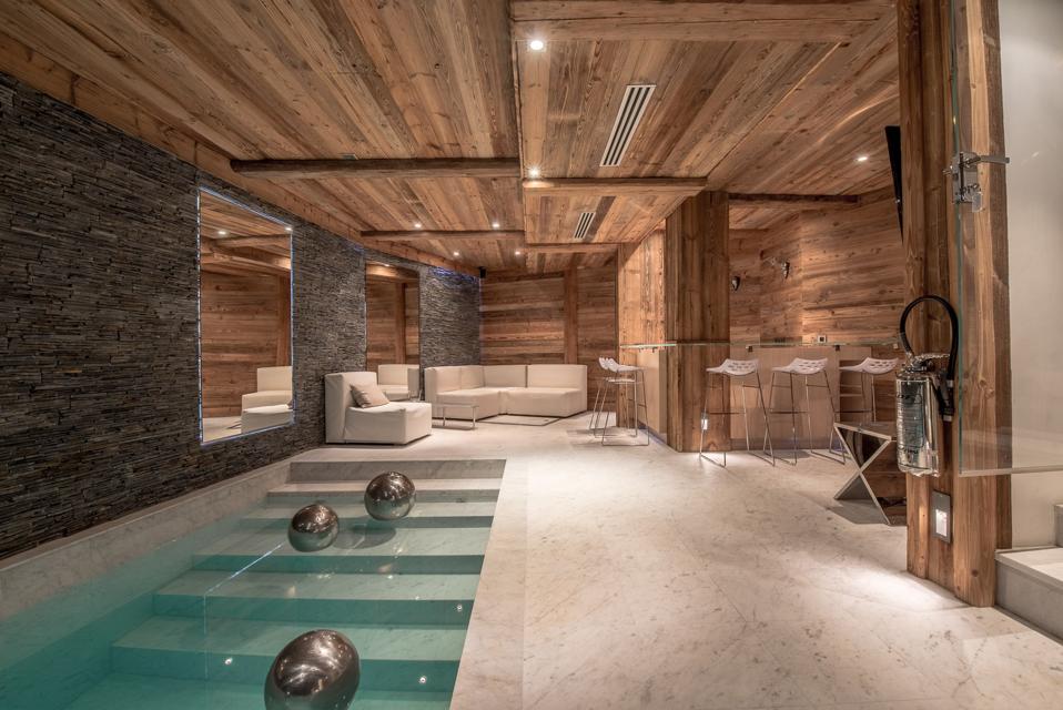 private pool Superb Chalet ideally located in the heart of Courchevel 1850