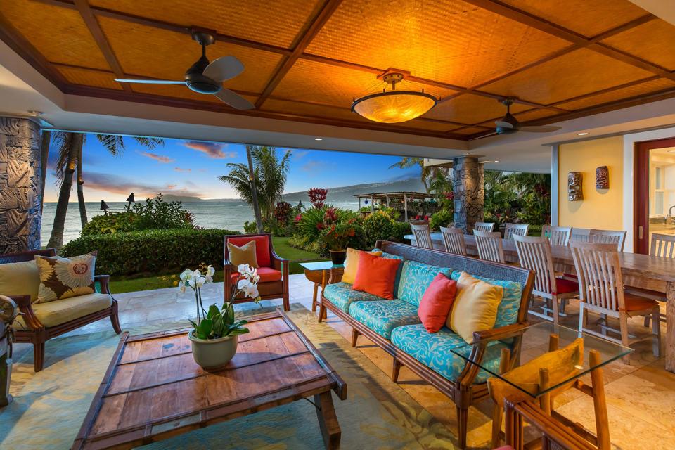 covered lanai outdoor patio at honolulu luxury home 445 Portlock Road - Oahu, Hawaii HI, USA