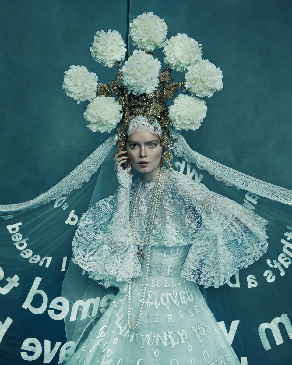La robe de mariée d'inspiration ukrainienne conçue par Reem Acra.