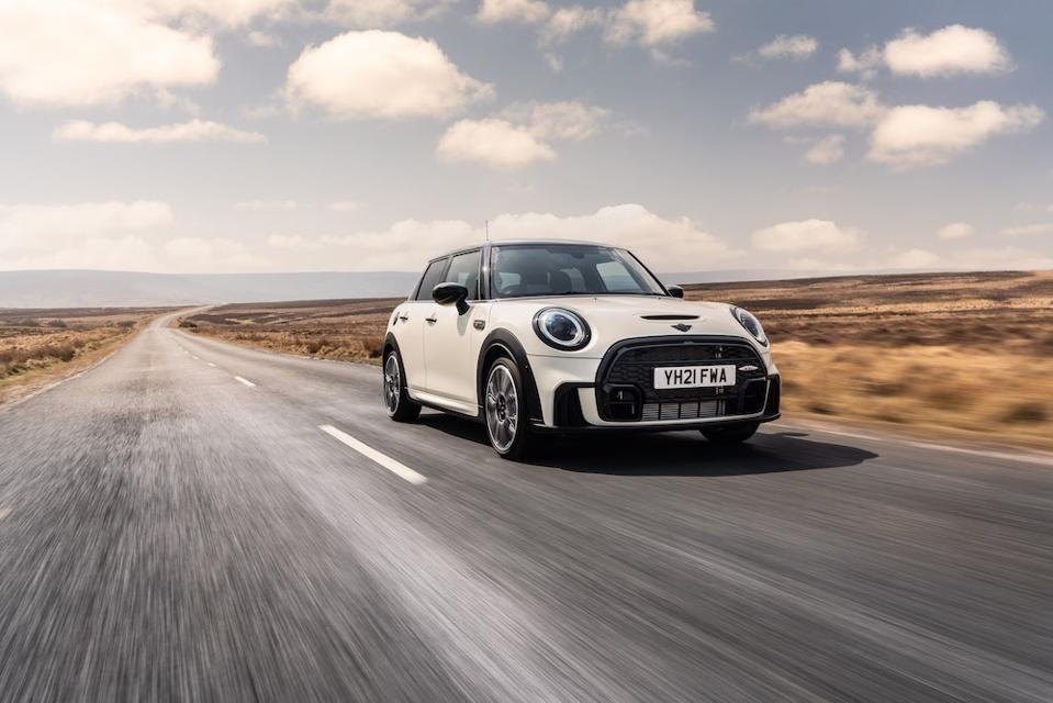 MINI Hatch yang didesain ulang untuk tahun 2021