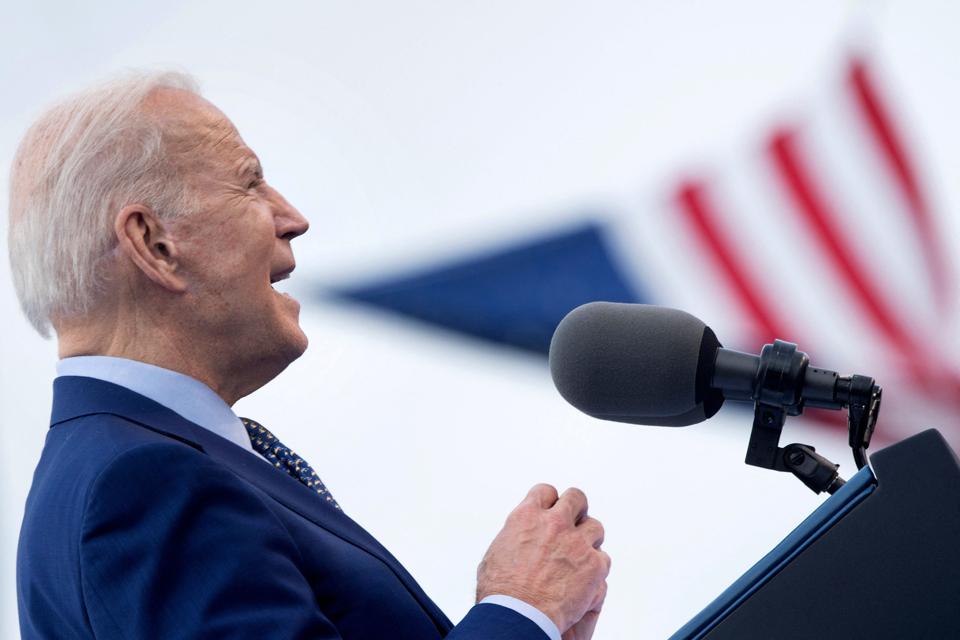 TOPSHOT-US-POLITICS-BIDEN