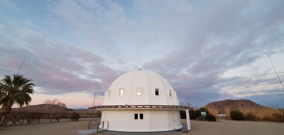 Integratron, le bâtiment du dôme où se déroule le bain sonore. Landers, Californie
