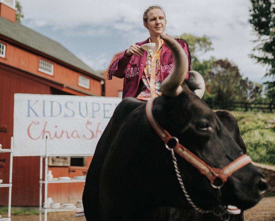 Ustanovitelj KidSuperja Colm Dillane na biku