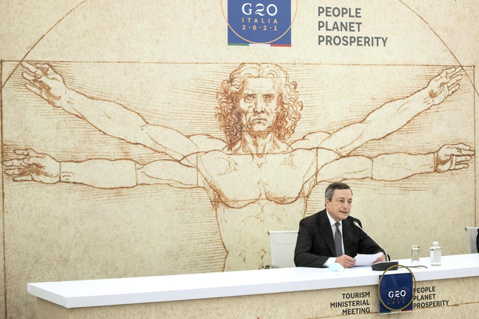 Der italienische Ministerpräsident Mario Draghi spricht am Dienstag, den 4. Mai 2021, in Rom vor dem G20-Gipfel