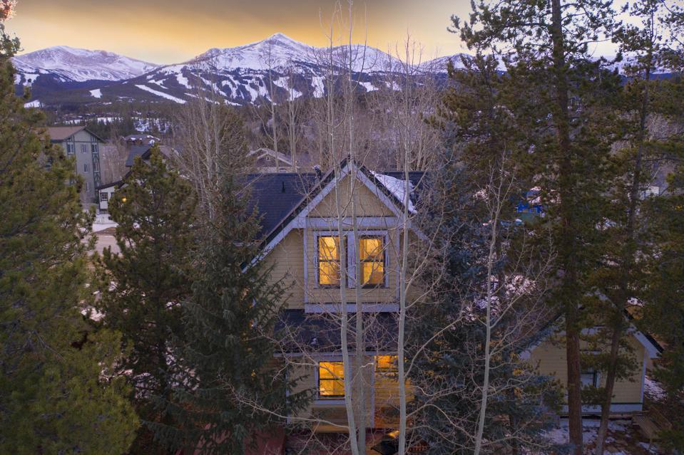 Luxurious Mountain Living In 3 Markets For About $2.3 Million - Vimarsana News