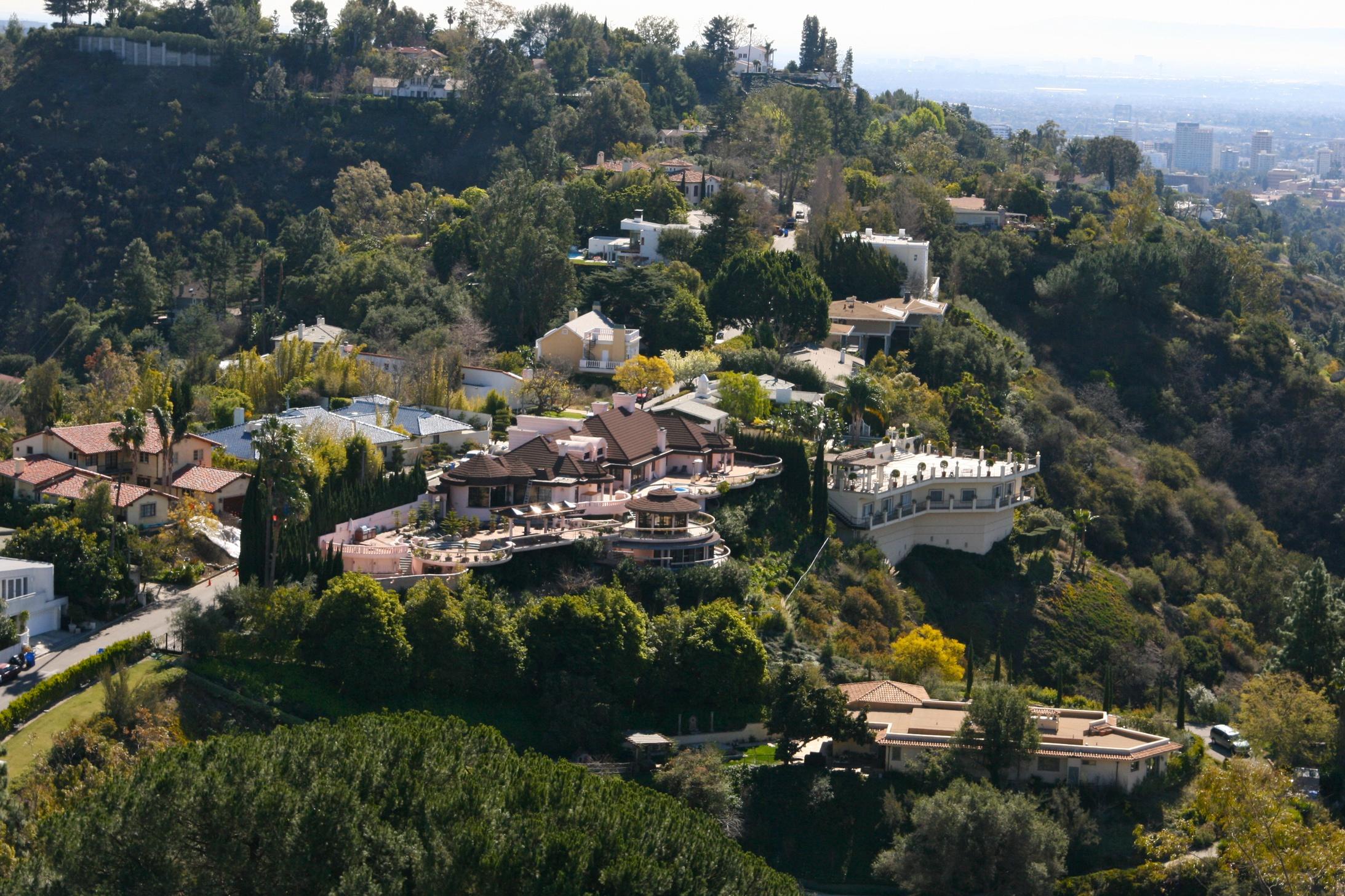 How To Sell The World's Most Expensive Homes: Coldwell Banker Global Luxury Agents Share Their Experiences Working With Celebrities - Vimarsana News