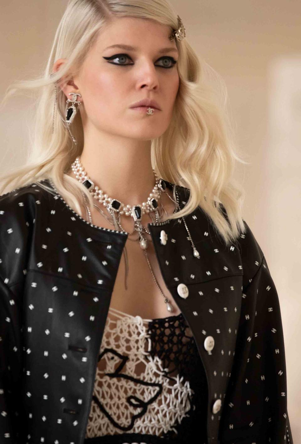 Jeweled double C piercing for the lower lip